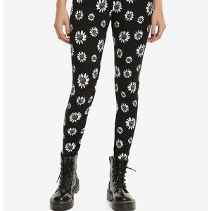 NWOT daisy leggings